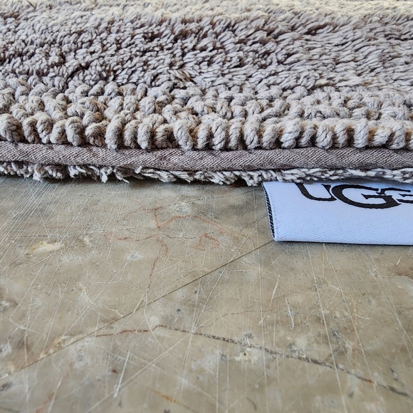 NWT UGG  Elise Bath Rug 21x34 Gray - Picture 5 of 7